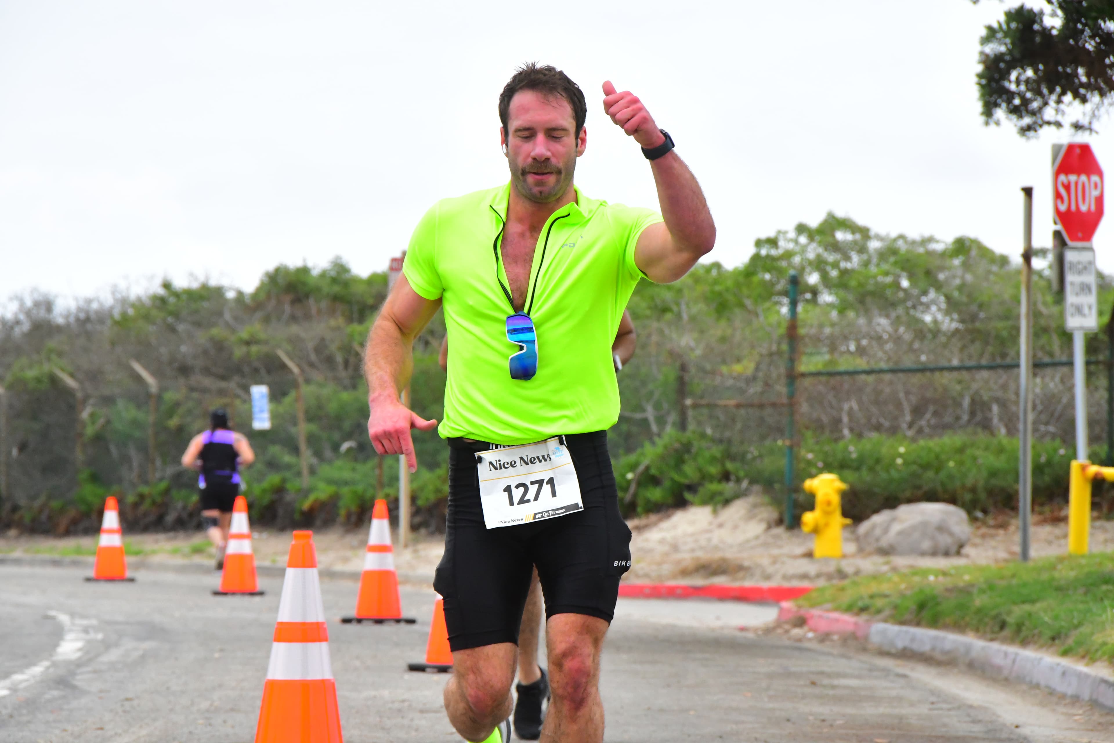 Coach mid-race